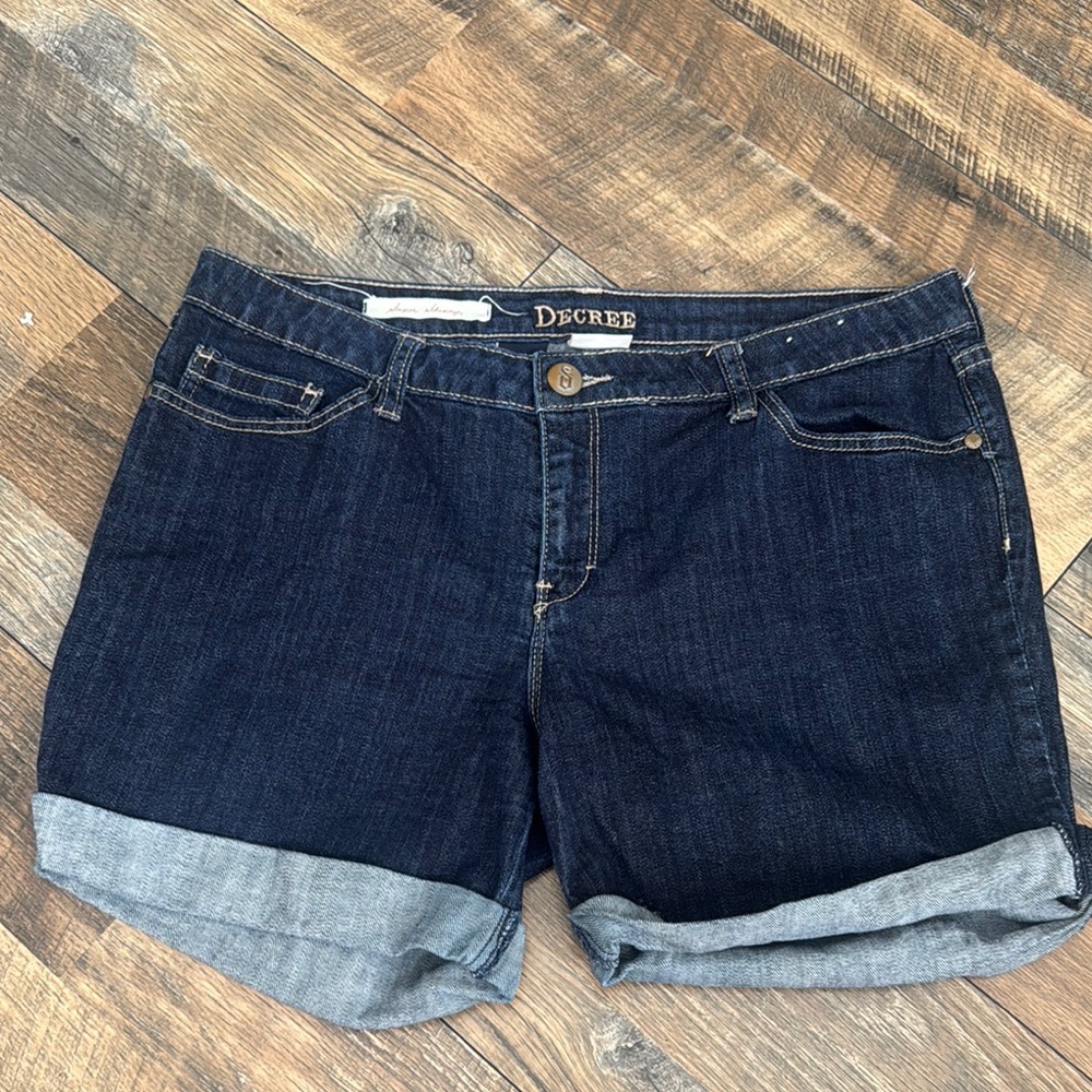 Decree | women’s size 18 Denim Cuffed Shorts